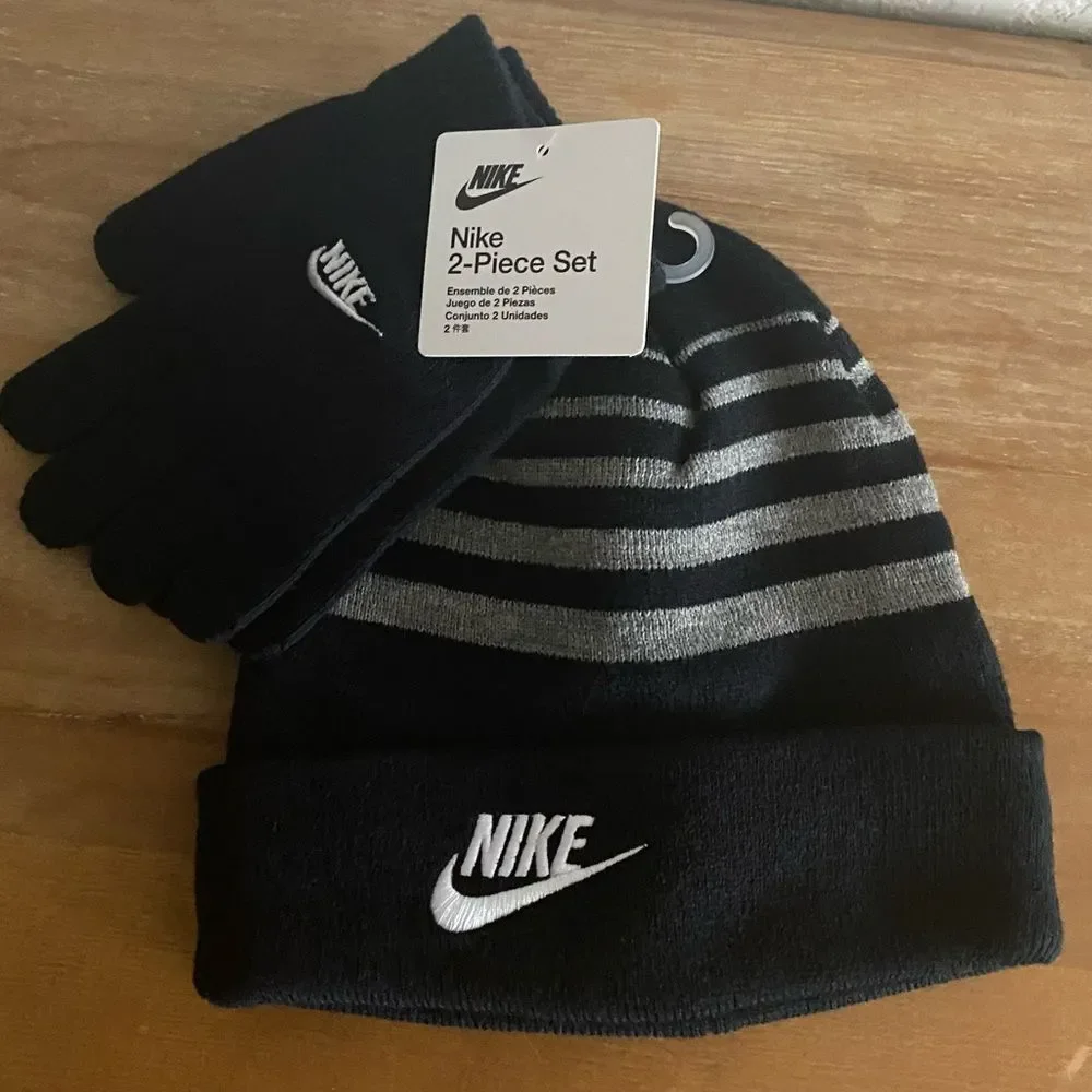 Nike NEW Boy’s Futura Foldover Beanie & Glove 2 Piece Set Size 8/20 Fall Winter